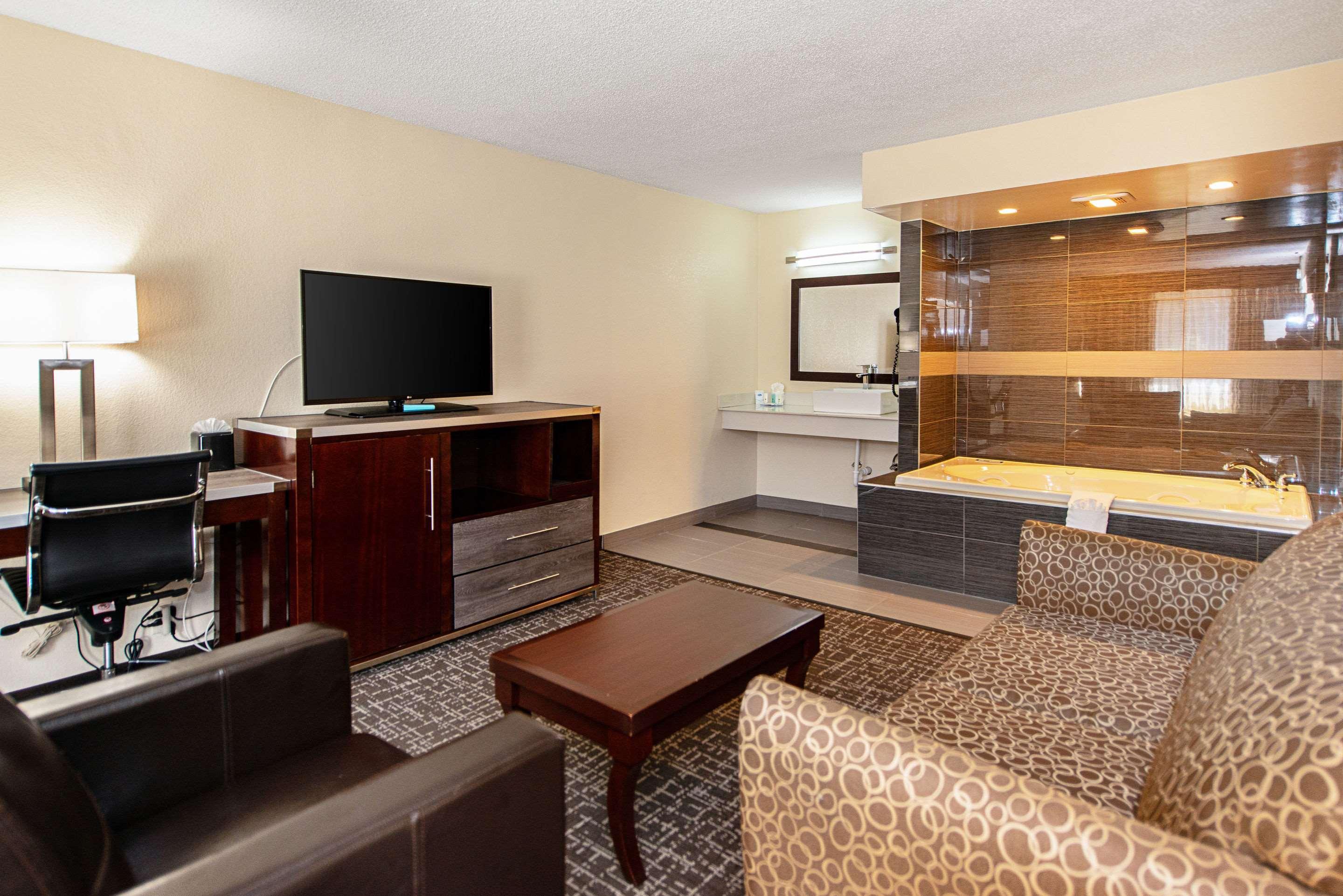 New Hope Inn & Suites ภายนอก รูปภาพ