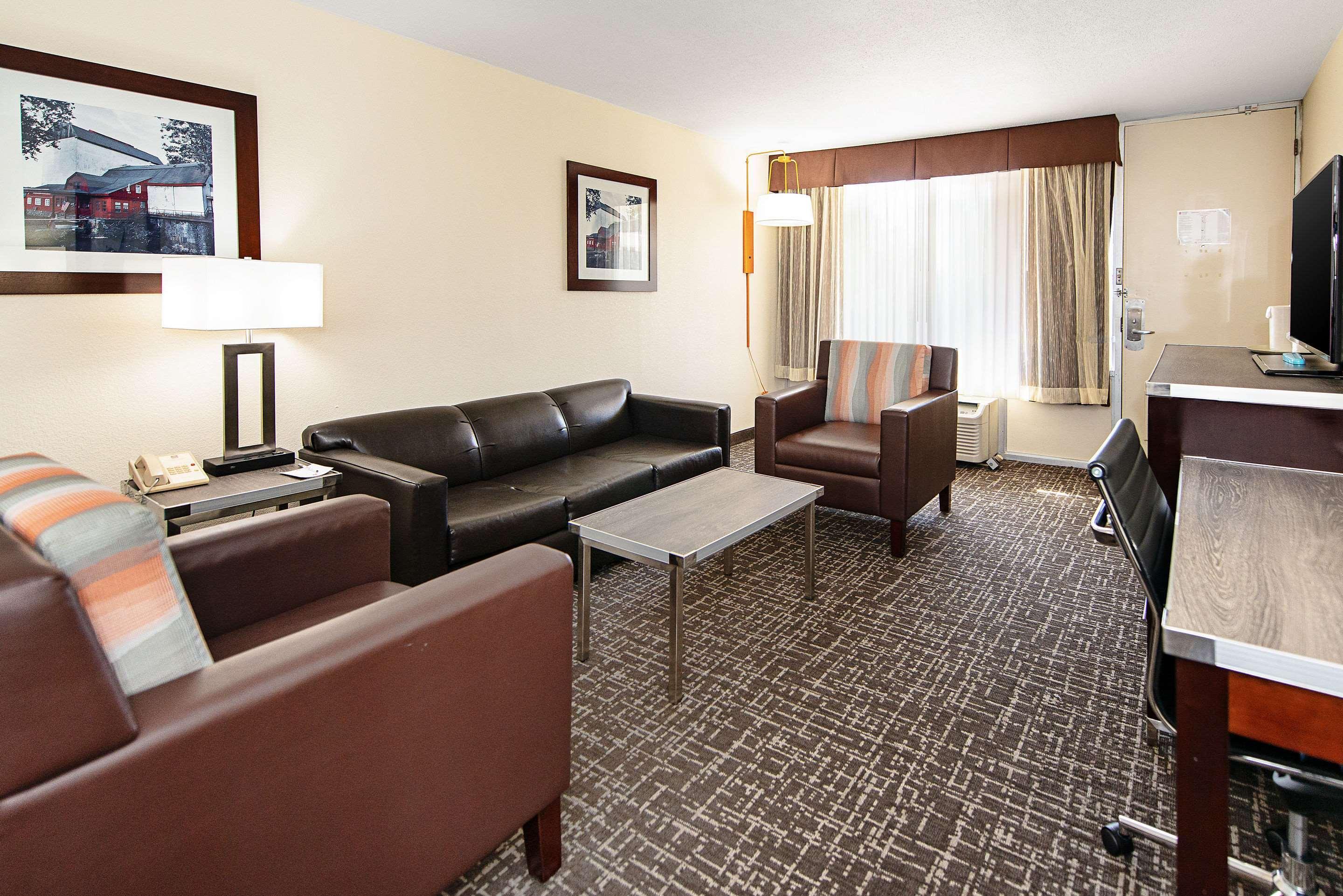 New Hope Inn & Suites ภายนอก รูปภาพ